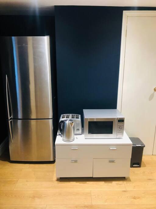 2 Double Bedroom Large Modern Self Contained Apartment Free Parking Camberley Kültér fotó