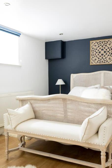 2 Double Bedroom Large Modern Self Contained Apartment Free Parking Camberley Kültér fotó