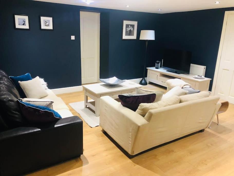 2 Double Bedroom Large Modern Self Contained Apartment Free Parking Camberley Kültér fotó