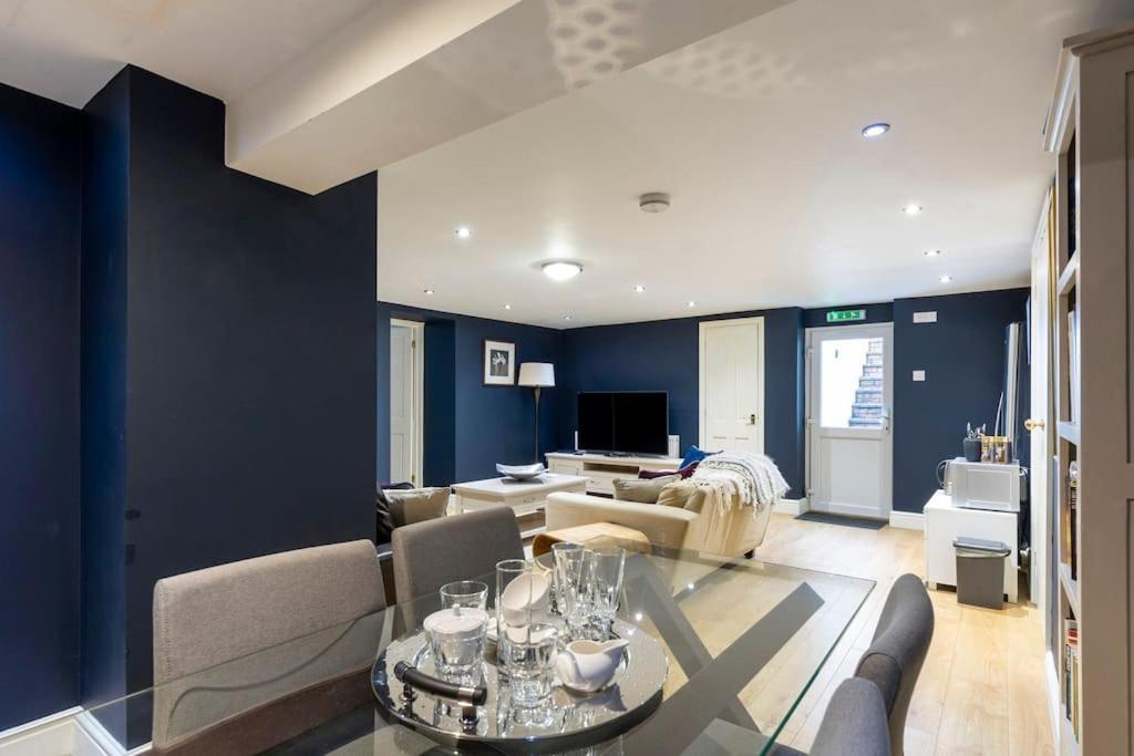 2 Double Bedroom Large Modern Self Contained Apartment Free Parking Camberley Kültér fotó