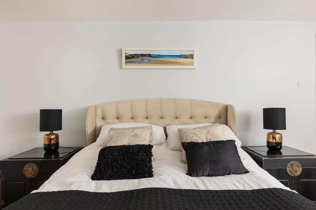 2 Double Bedroom Large Modern Self Contained Apartment Free Parking Camberley Kültér fotó