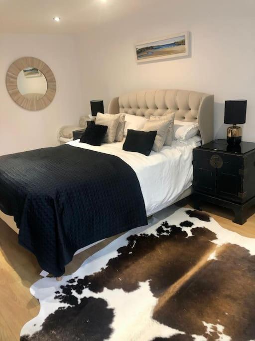 2 Double Bedroom Large Modern Self Contained Apartment Free Parking Camberley Kültér fotó