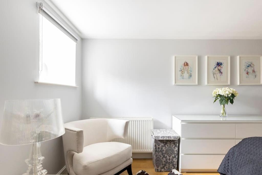 2 Double Bedroom Large Modern Self Contained Apartment Free Parking Camberley Kültér fotó