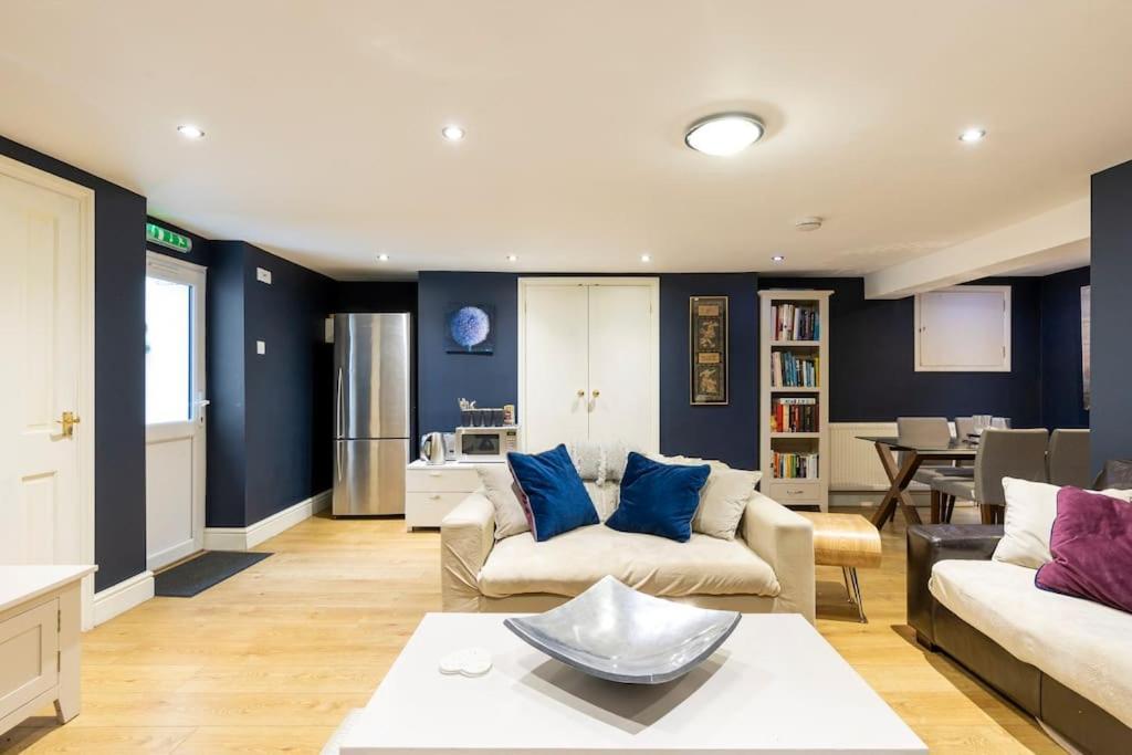 2 Double Bedroom Large Modern Self Contained Apartment Free Parking Camberley Kültér fotó