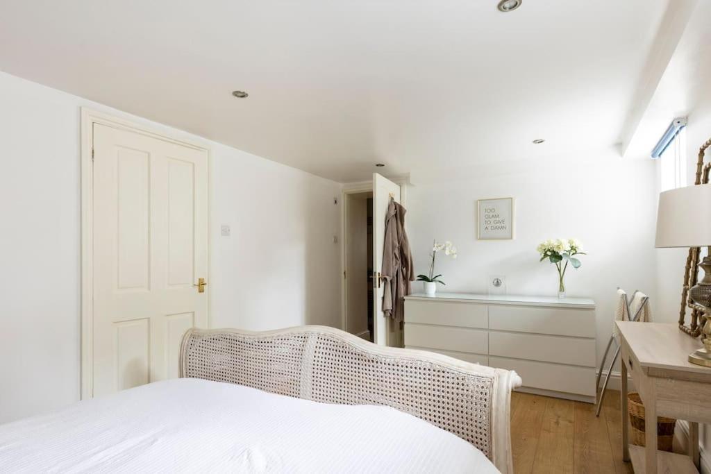 2 Double Bedroom Large Modern Self Contained Apartment Free Parking Camberley Kültér fotó